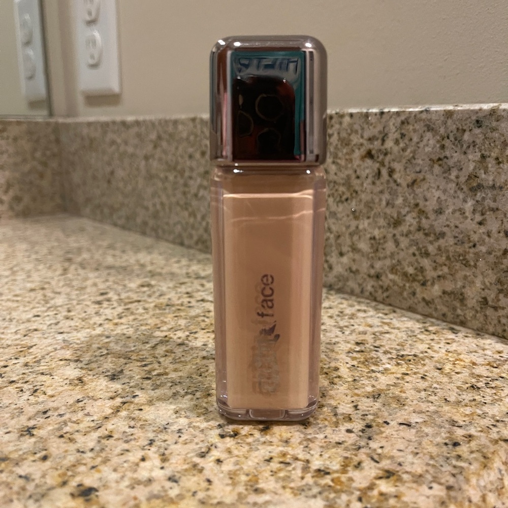 About Face The Performer Skin-Focused Foundation in Shade LM1 Neutral